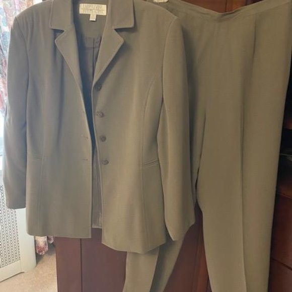 Larry Levine Pants - Larry Levine Petite 2Piece Pants Suit ~ Size 14 Petite